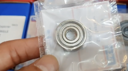 Trên tay vòng bi 608-2Z SKF chính hãng